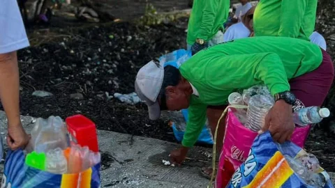 Distributing Mabuhay Balls in partner communities